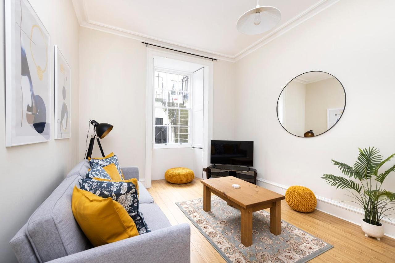 Joivy Chic Apartment Near Stockbridge Market เอดินบะระ ภายนอก รูปภาพ