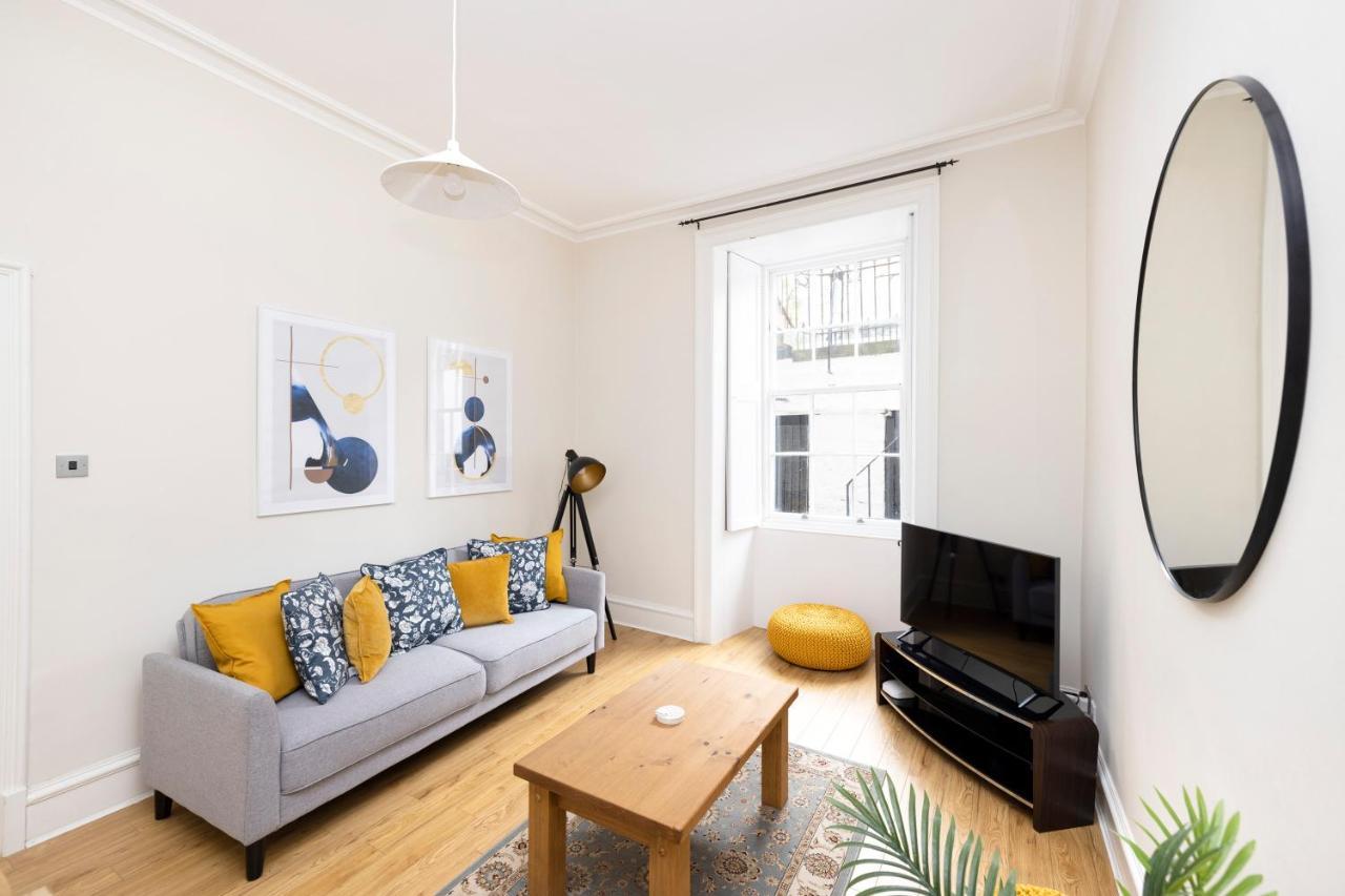Joivy Chic Apartment Near Stockbridge Market เอดินบะระ ภายนอก รูปภาพ