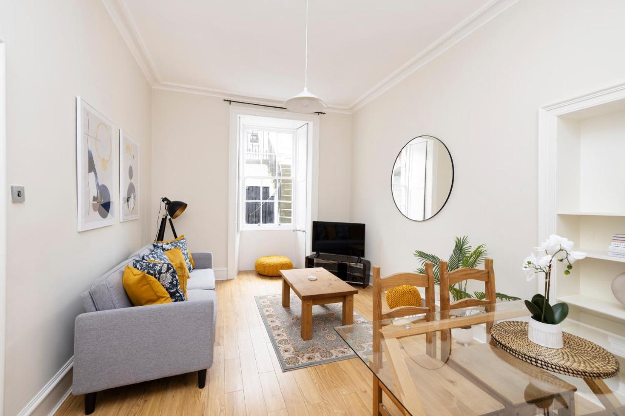 Joivy Chic Apartment Near Stockbridge Market เอดินบะระ ภายนอก รูปภาพ