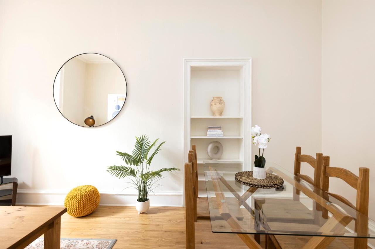 Joivy Chic Apartment Near Stockbridge Market เอดินบะระ ภายนอก รูปภาพ