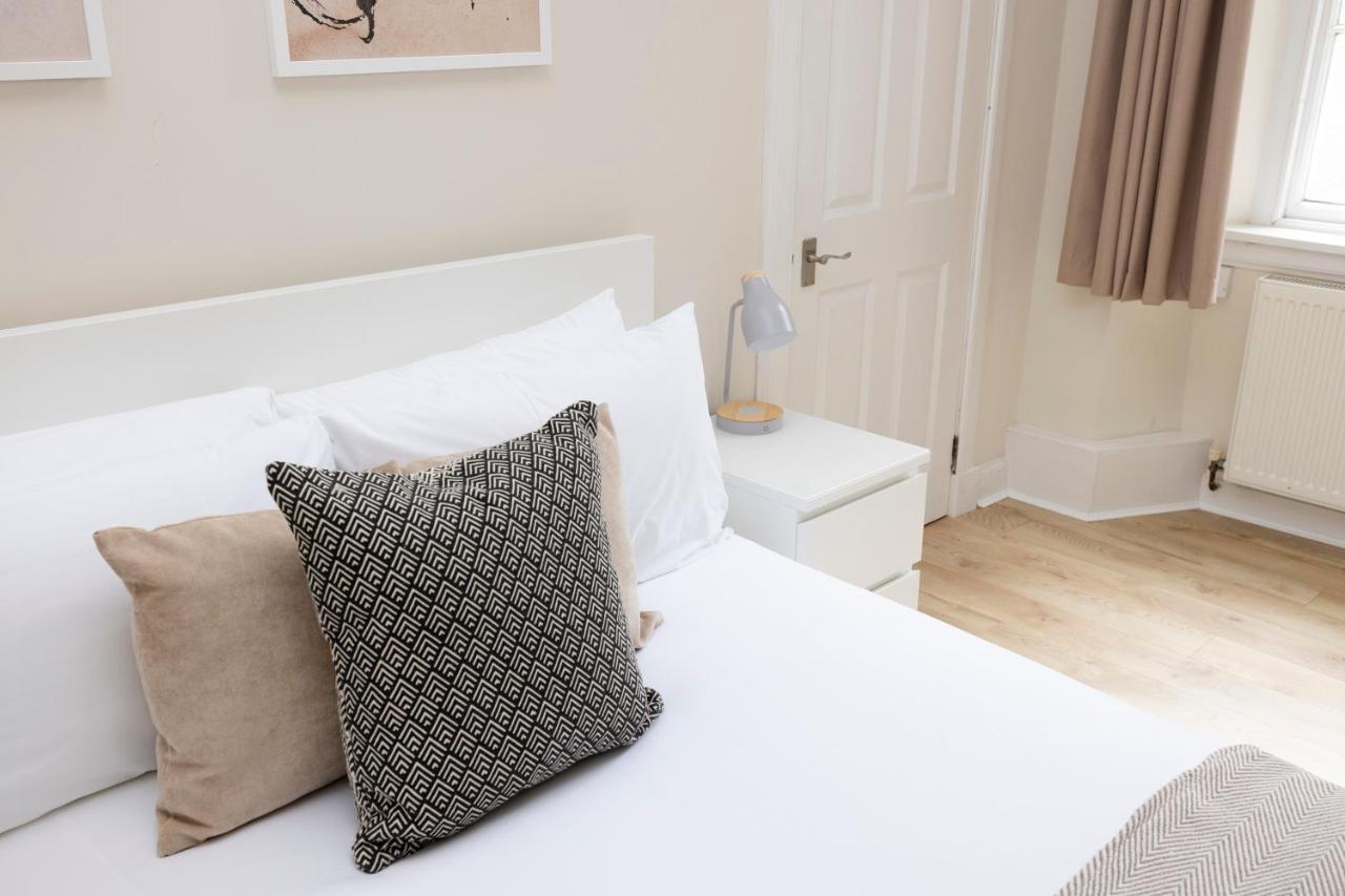 Joivy Chic Apartment Near Stockbridge Market เอดินบะระ ภายนอก รูปภาพ